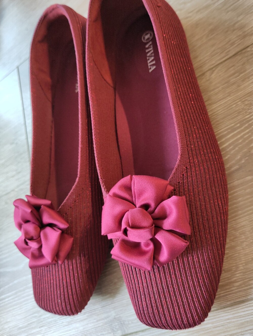 Square-Toe V-Cut Flats (Margot 2.0) | Sparkle burgundy